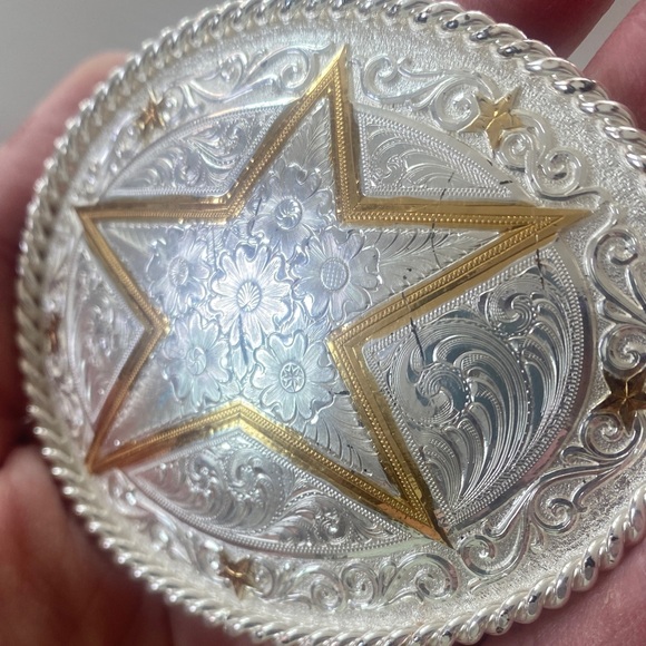 Montana Silversmiths Silver and Gold Star ⭐️ Belt Buckle - Picture 6 of 11